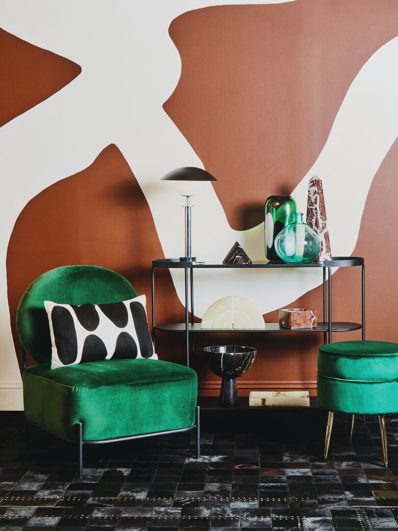 Salmo Large Black Marble Pedestal Bowl - Lifestyle