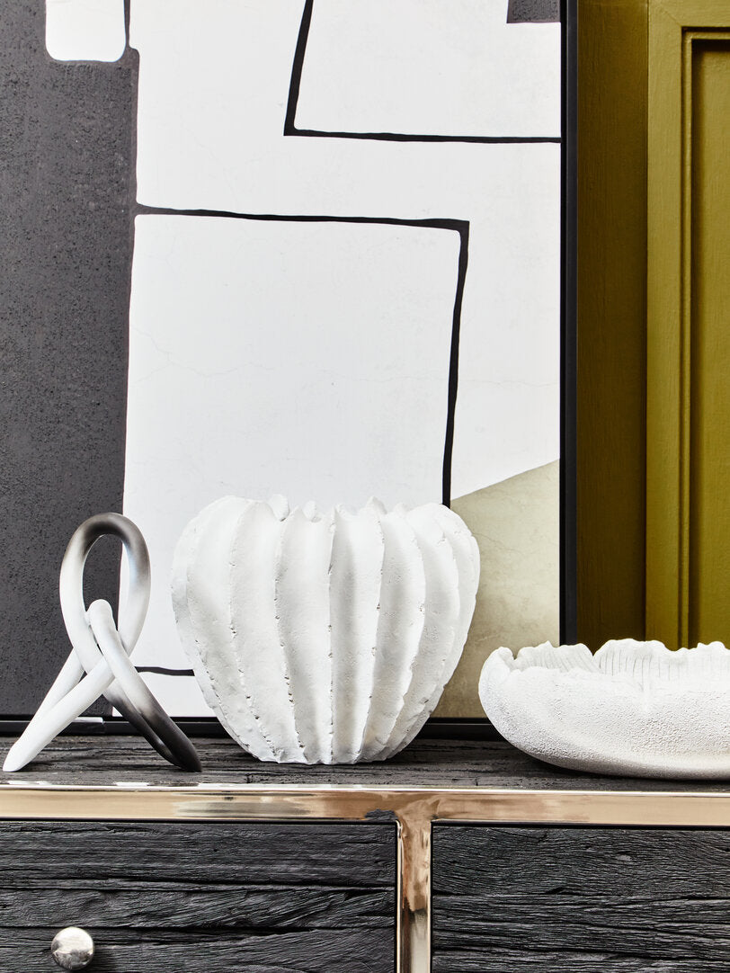 Broc Ombre Black and White Knot Sculpture - Lifestyle