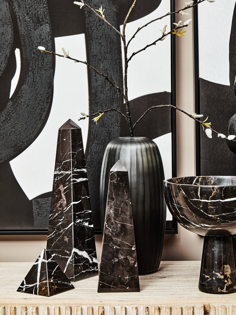 Salmo Large Black Marble Obelisk - Lifestyle