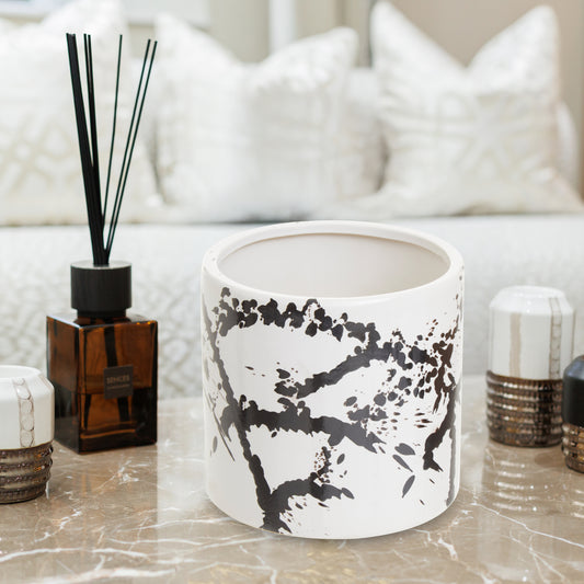 Sorrell Black and White Planter