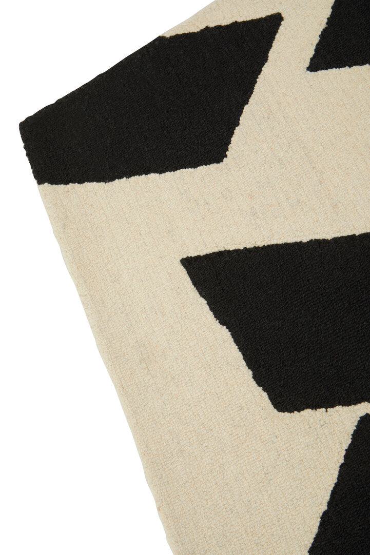 Bosie Milana Small Black and White Geometric Rug - Macro