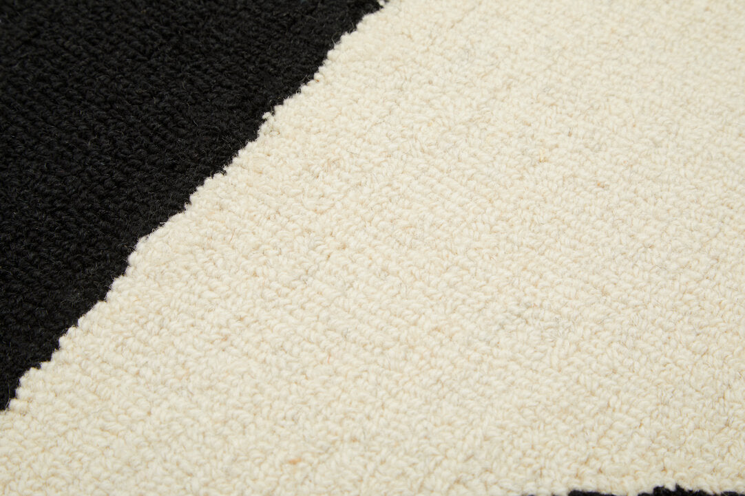 Bosie Milana Small Black and White Geometric Rug - Macro
