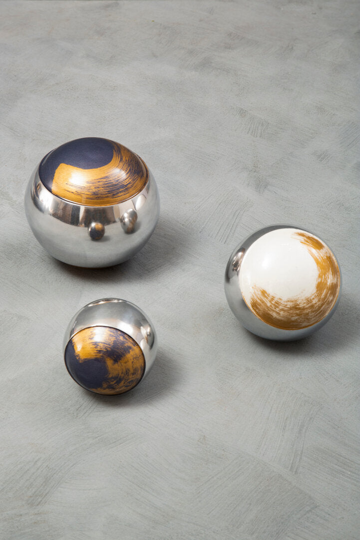 Alma Set of 3 Deco Brushstroke Balls - Lifestyle