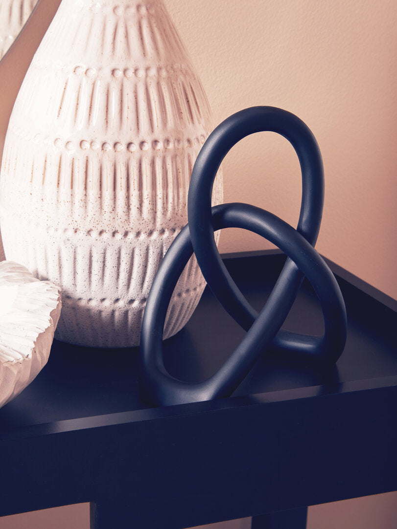 Broc Black Knot Sculpture