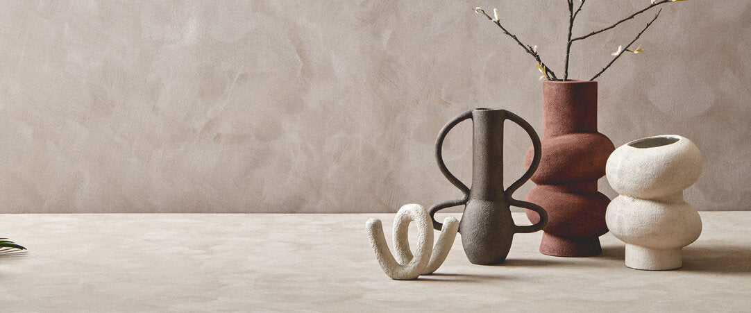 Dunas Small Textured White Loop Sculpture - Lifestyle