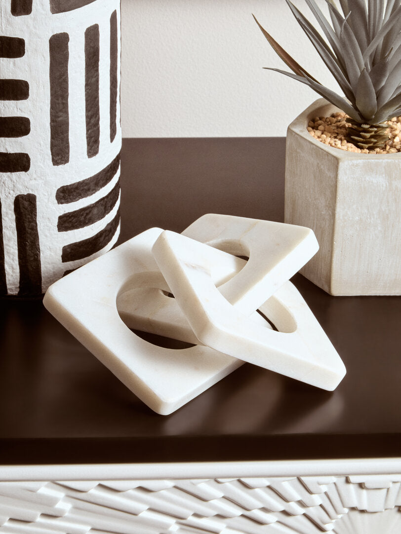 Nason White Marble Three Link Chain - Lifestyle