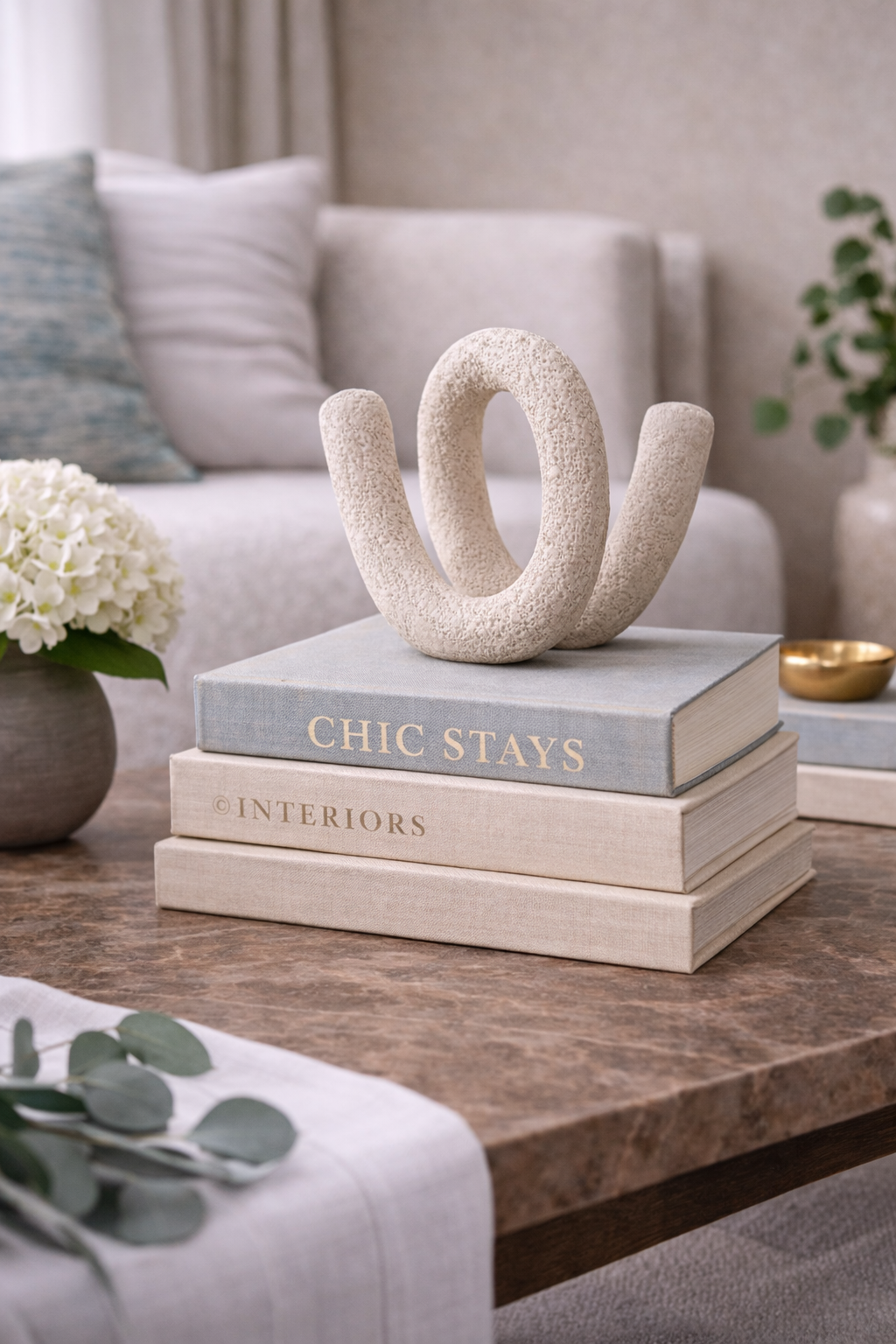 Dunas Small Textured White Loop Sculpture