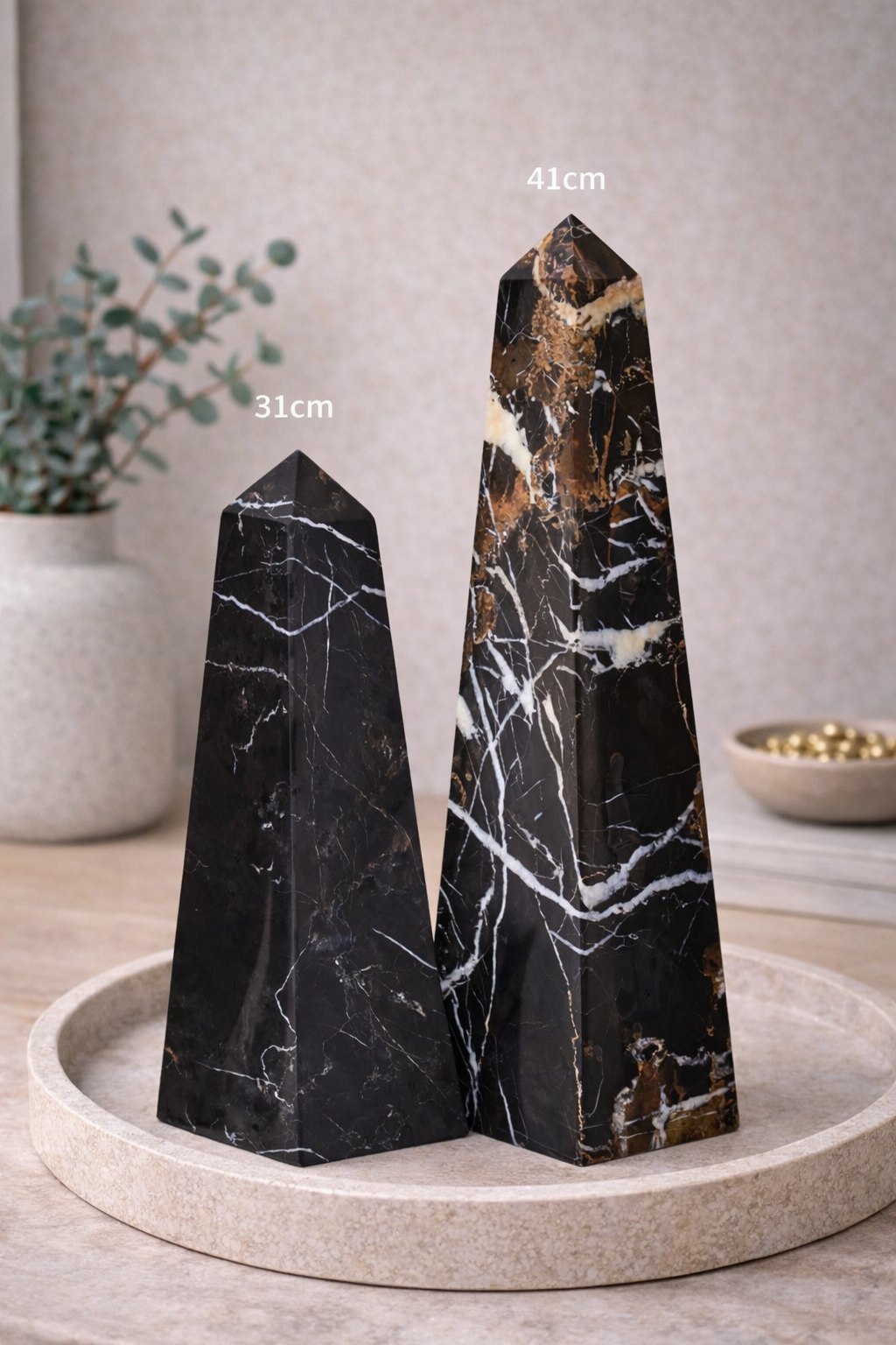 Salmo Small Black Marble Obelisk